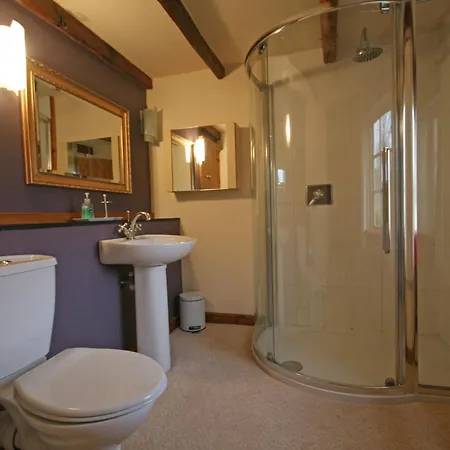 Spring Farm Barn Grindale