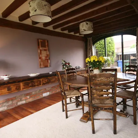 Spring Farm Barn Grindale