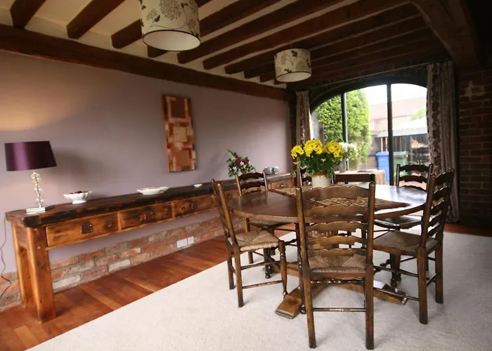 Spring Farm Barn Grindale