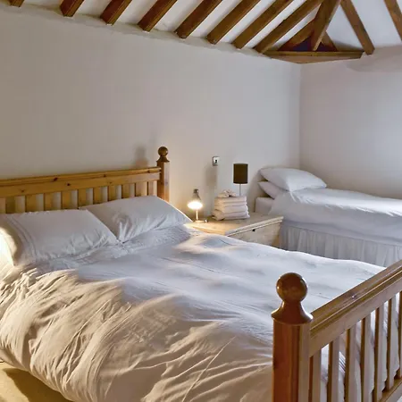 Spring Farm Barn Grindale